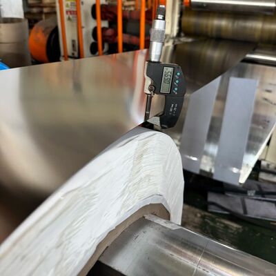 شراء 400 سلسلة 430 لفائف الفولاذ المقاوم للصدأ 1000 - عرض 1550mm ميل حافة / شق الشق تصنيع عبر الإنترنت